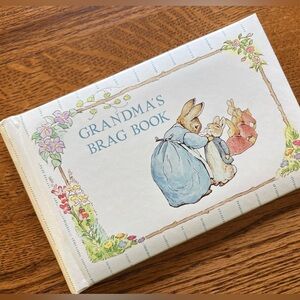 Vintage Gibson Beatrix Potter “Grandmas Brag Book”- holds 20 4x6 photos-baby